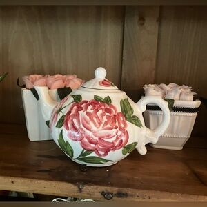 Teapot with Rose Bath Soaps Set of 3